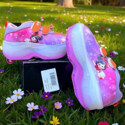 صورة سكيت شوز بناتي يجمع بين اللعب والأناقة